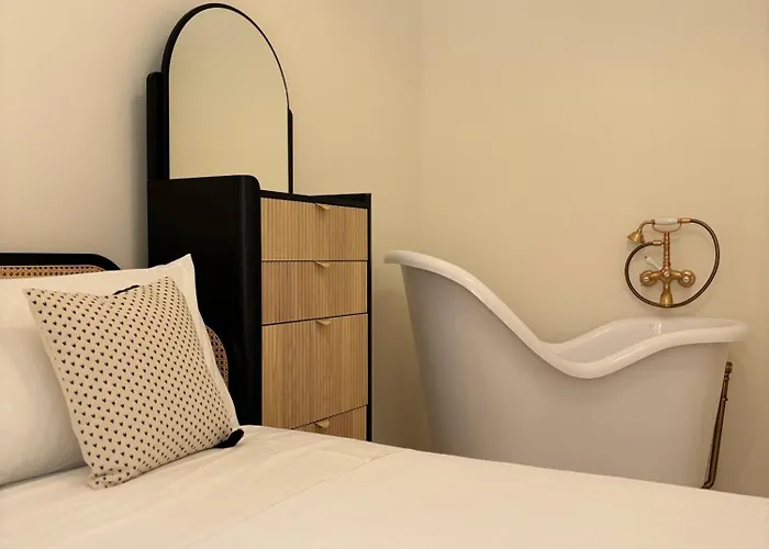 Alora Boutique