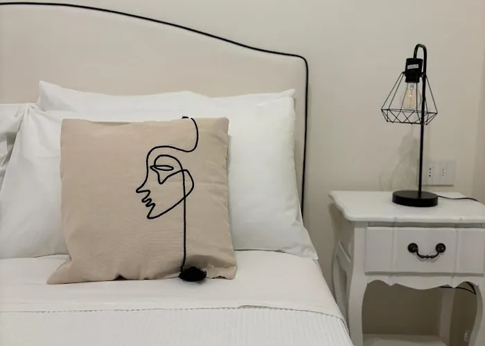 לינה וארוחת בוקר Alora Boutique