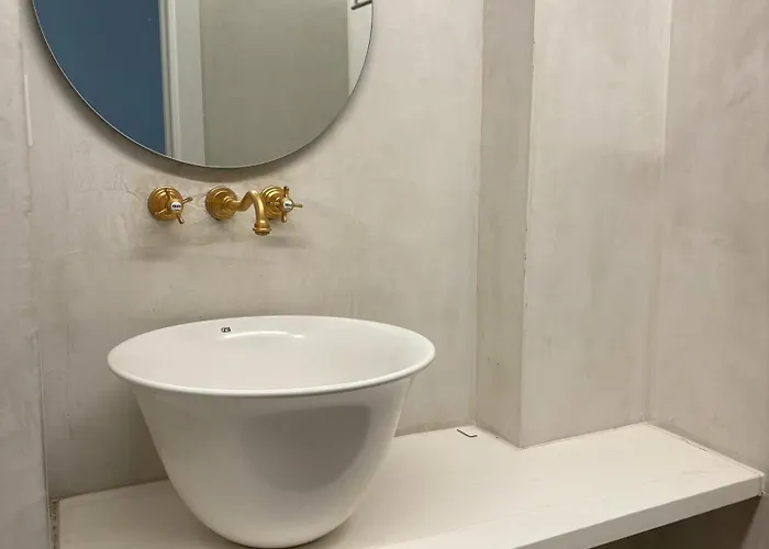 Alora Boutique לינה וארוחת בוקר 3*